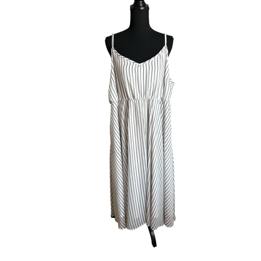 Torrid Midi Chiffon Black and White Stripes Pleated Dress Size 3 - Picture 3 of 17